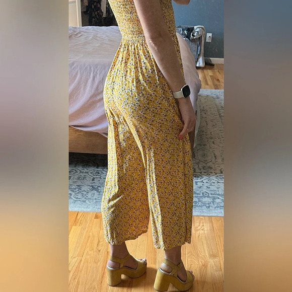 Yellow Floral Hollister Jumper - Picture 3 of 9